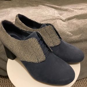 Camper women’s navy heeled shoes - size 8.5